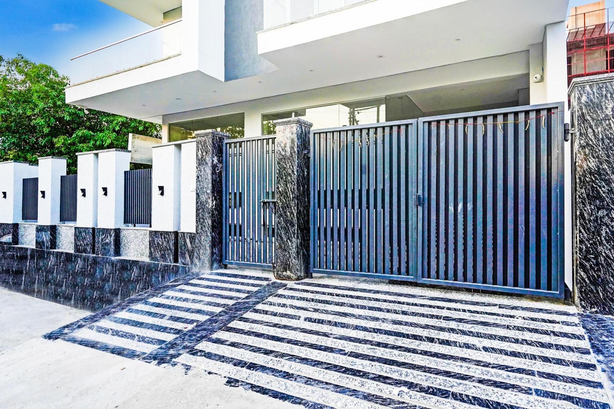 ホテル Super Townhouse Sector 86 Near Sector 83 Metro Station ノイダ エクステリア 写真